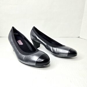Munro American Leather Pumps. Gray/black. 6.5 W